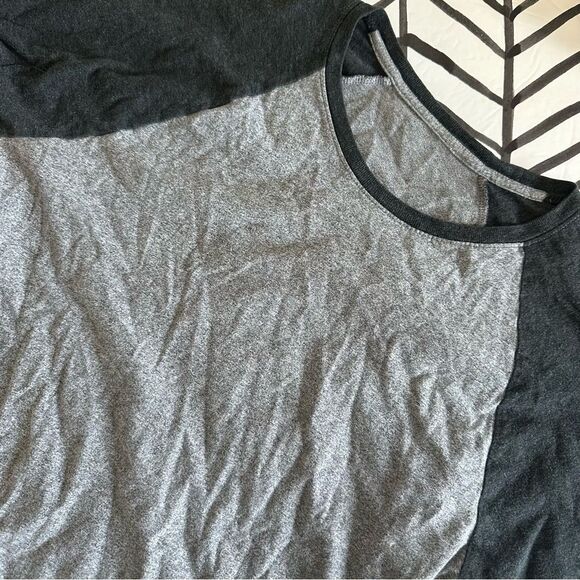 Men's Size M Two Tone Gray Long Sleeve Baseball Tee - Picture 1 of 3